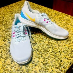 Nike lightweight athletic shoes with comfort insole with great arch support.